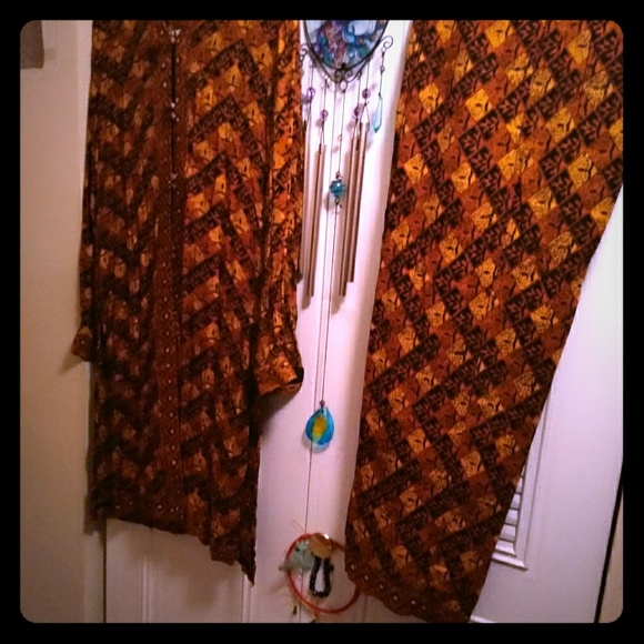 2pc. Batik ladies outfit - Picture 1 of 6